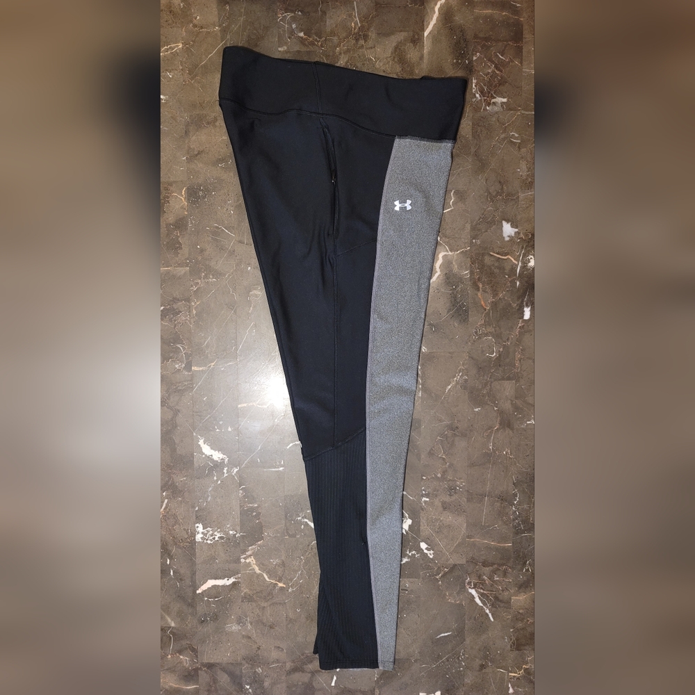 Under Armour heat gear leggings XL side phone zipper pocket opening for cord